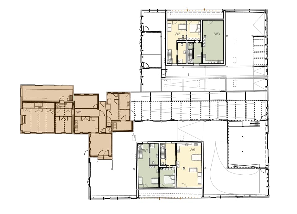 Op de plattegrond is te zien dat in elk van de schuren ruimte is om een tweetal woningen in te passen.